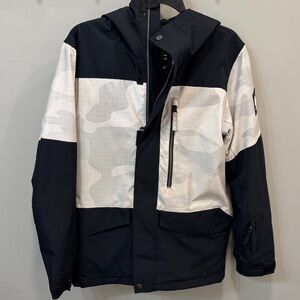 Quiksilver Black and White Ski/snowboard Jacket